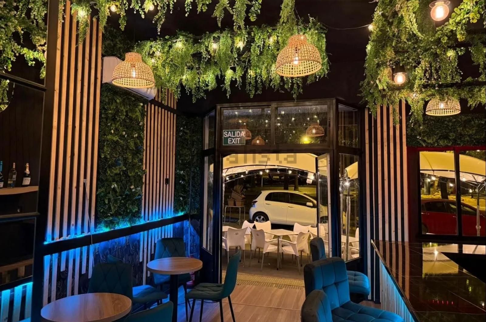 Bar-cafetería: Salida a la terraza