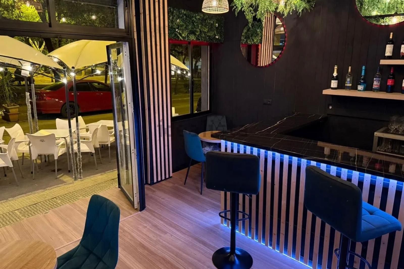 Bar-cafetería: Vista a la terraza